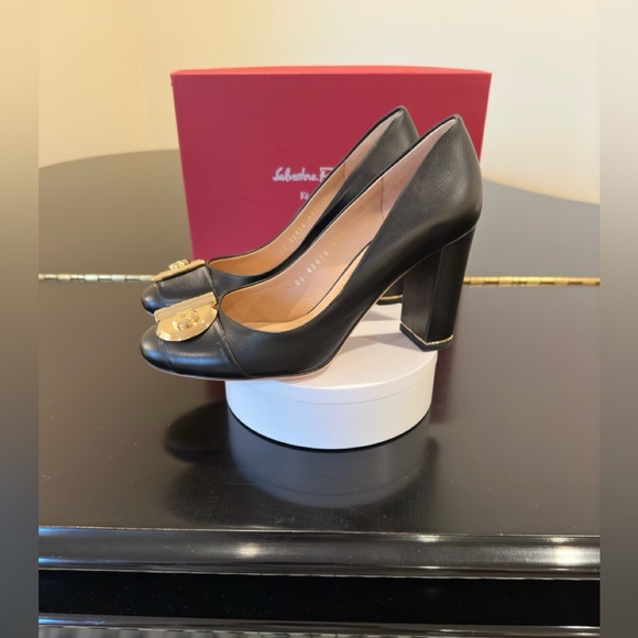 Salvatore Ferragamo NWT Luxury Classic Chic RARE Authentic Fiamma Black Pumps - Picture 6 of 17